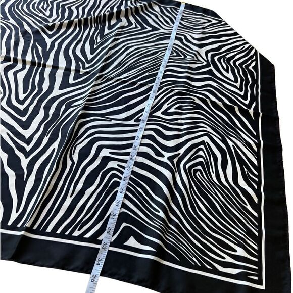 Avon scarf wrap zebra print black white - Picture 8 of 10